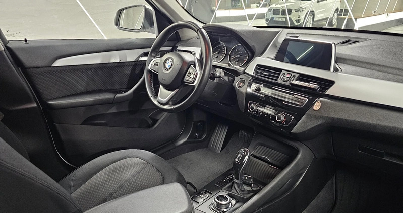 BMW X1 cena 83500 przebieg: 110000, rok produkcji 2017 z Warszawa małe 79
